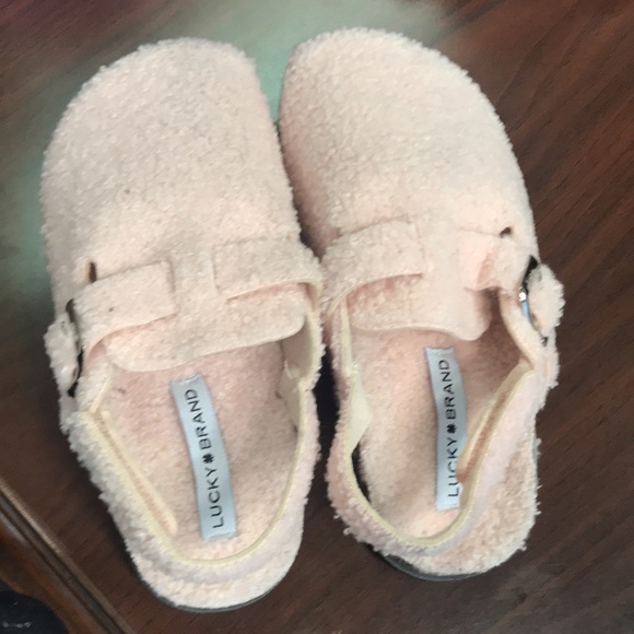 Lucky Brand Girls Pink Sherpa Clogs size 2 NWOT - Picture 2 of 6